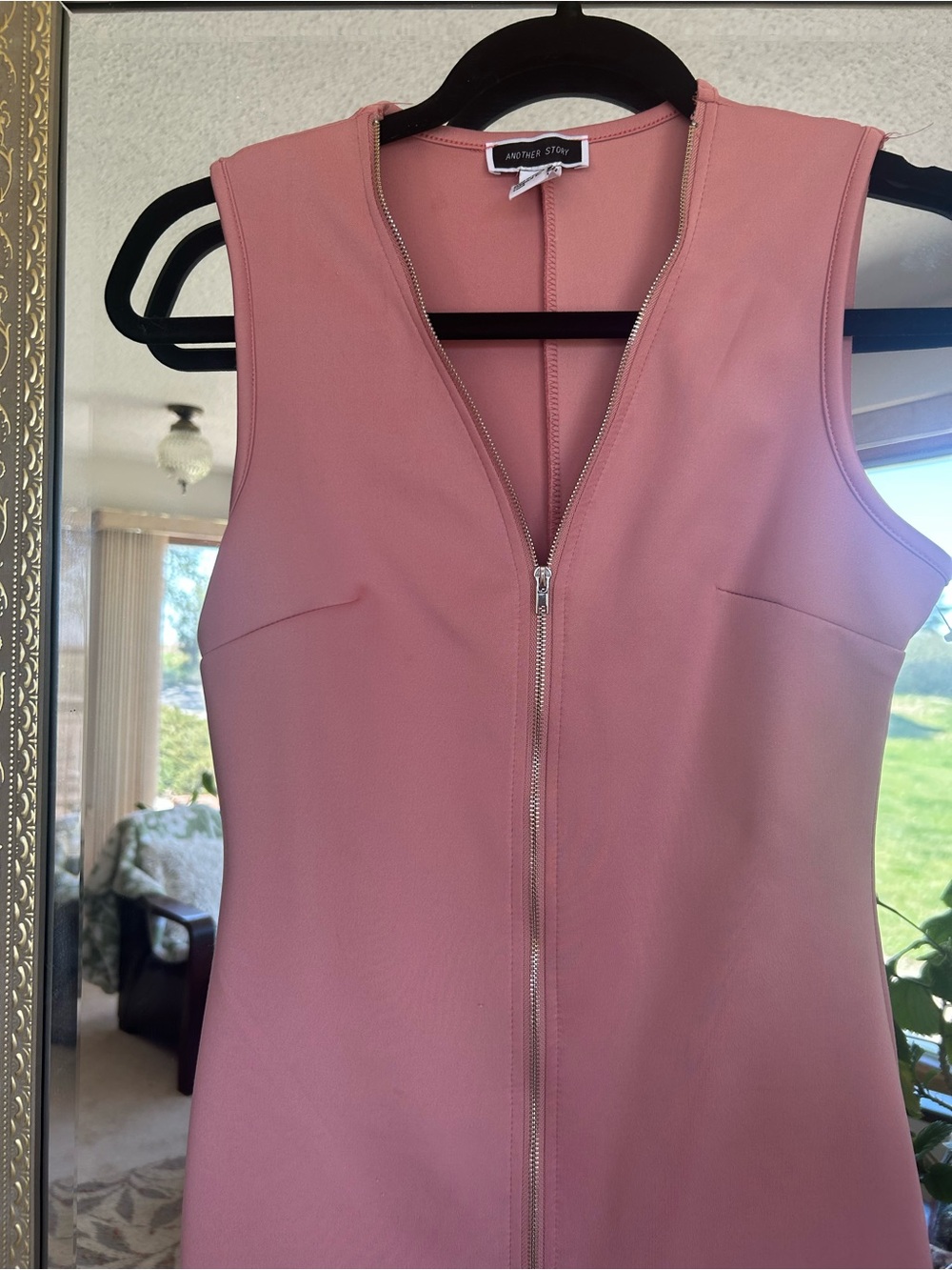 Sleeveless Zip-Front Pink Bodycon Dress - Picture 2 of 4
